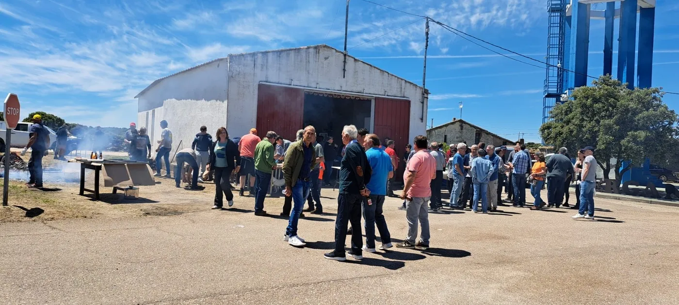 Comida de agradecimiento por la lucha contra el incendio del pasado verano