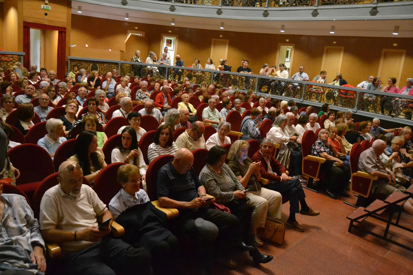 Foto 2 - La Universidad de la Experiencia llena  el Teatro Nuevo con la representaci&oacute;n de &lsquo;Los Caciques&rsquo;