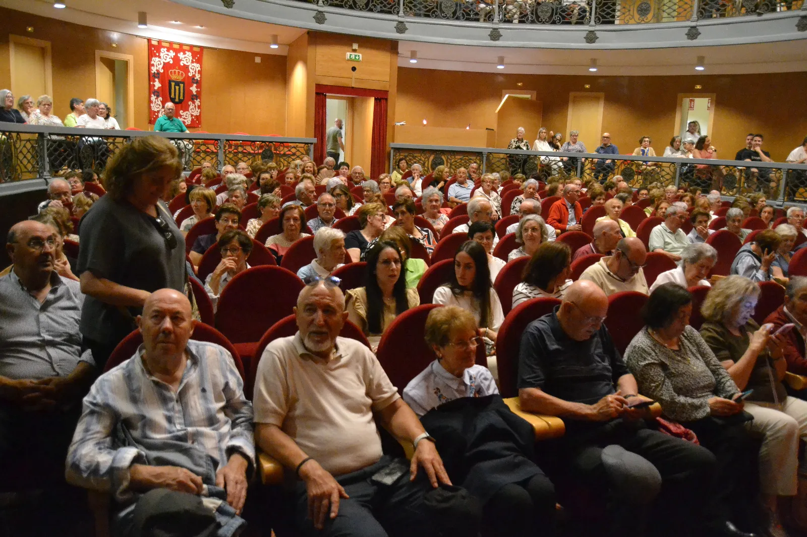 Foto 4 - La Universidad de la Experiencia llena  el Teatro Nuevo con la representaci&oacute;n de &lsquo;Los Caciques&rsquo;