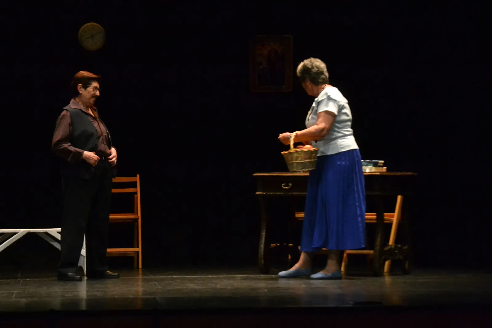Foto 7 - La Universidad de la Experiencia llena  el Teatro Nuevo con la representaci&oacute;n de &lsquo;Los Caciques&rsquo;
