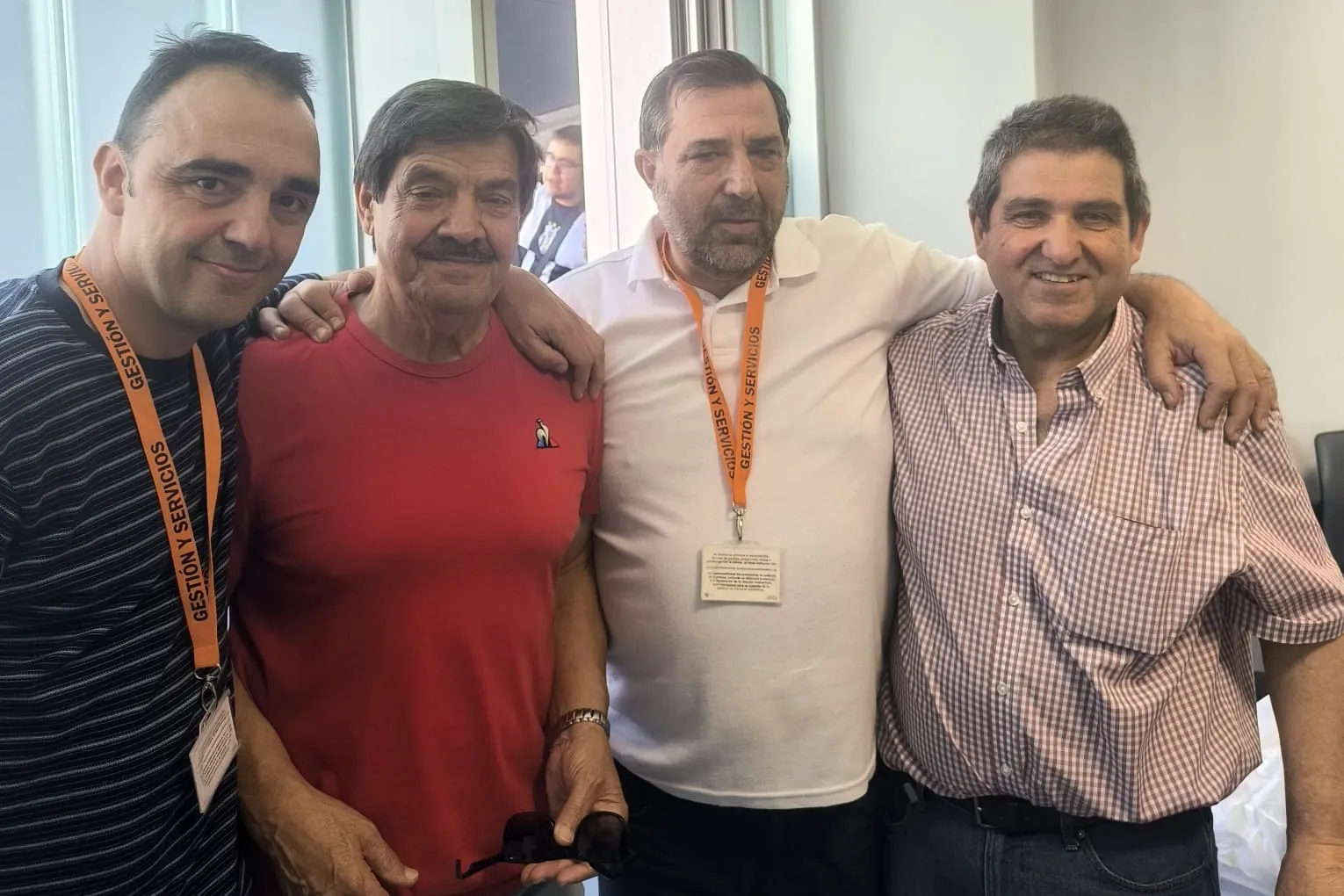 Bonita despedida al jefe del servicio de mantenimiento del Hospital por su jubilación