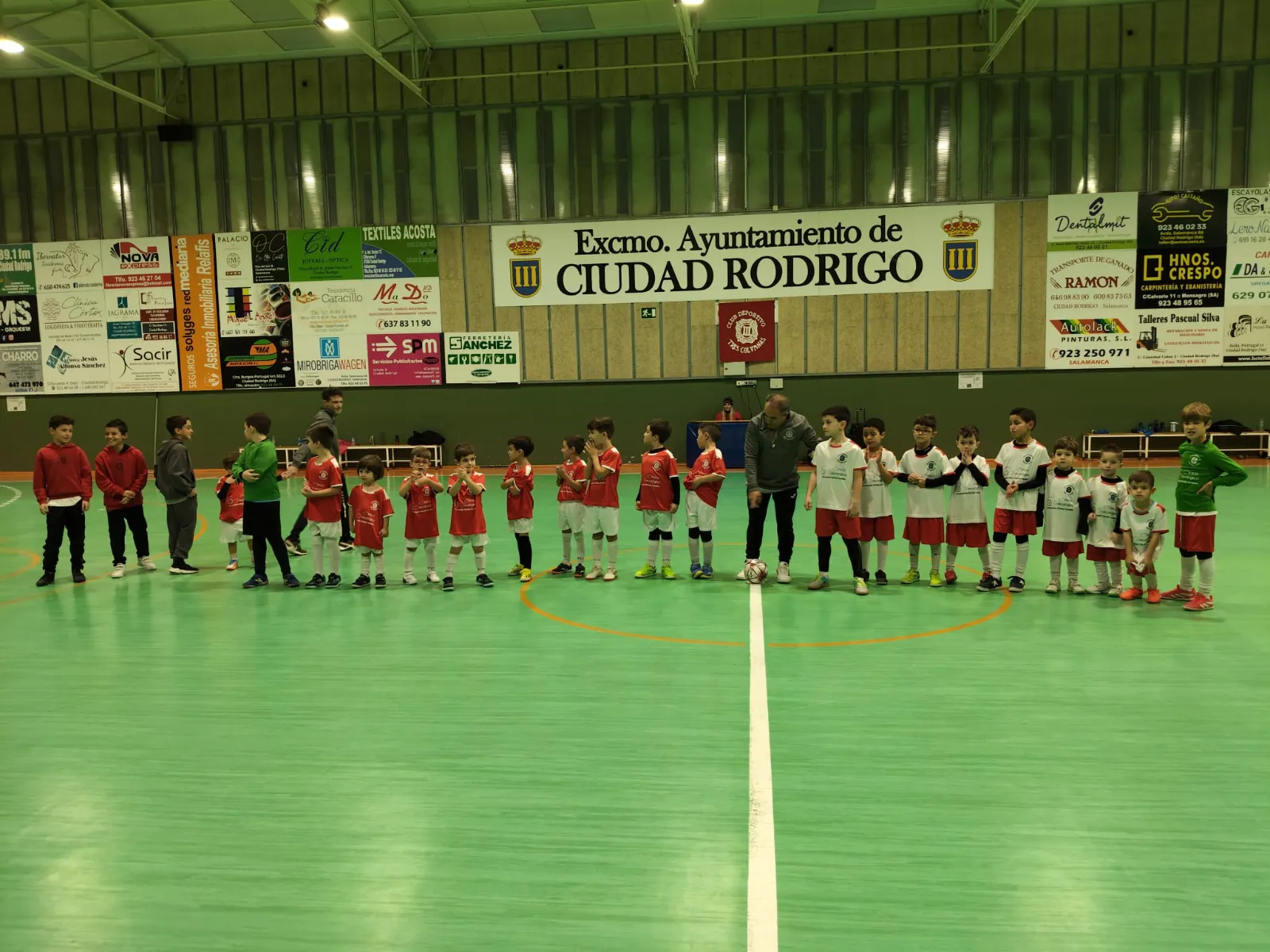 Foto 6 - El pabell&oacute;n Conde Fox&aacute; acoger&aacute; las semifinales de la  XVII Liga comarcal Prebenjam&iacute;n