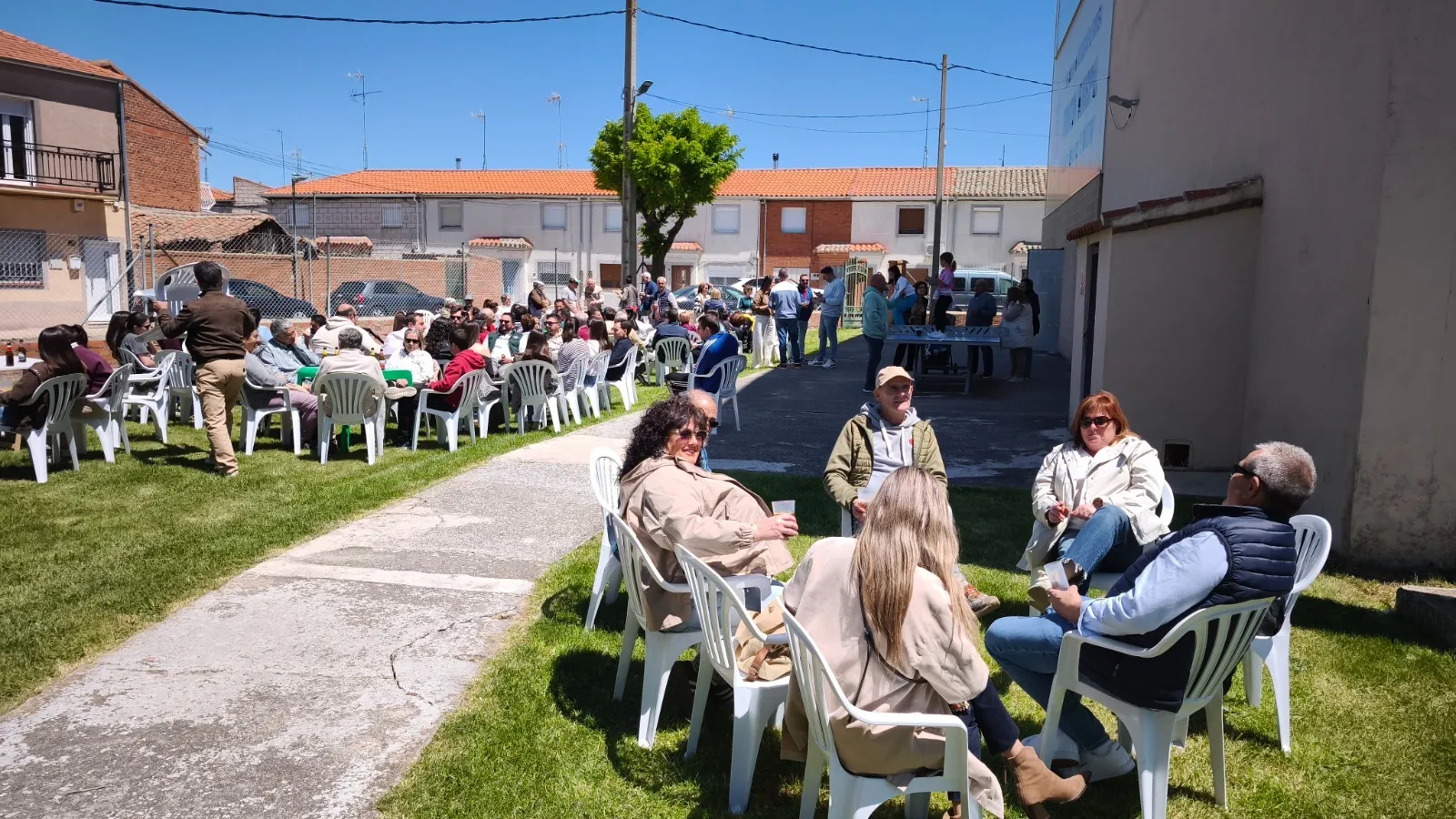 Foto 2 - Multitudinario vermut y baile en este s&aacute;bado festivo en Aldeaseca de la Frontera