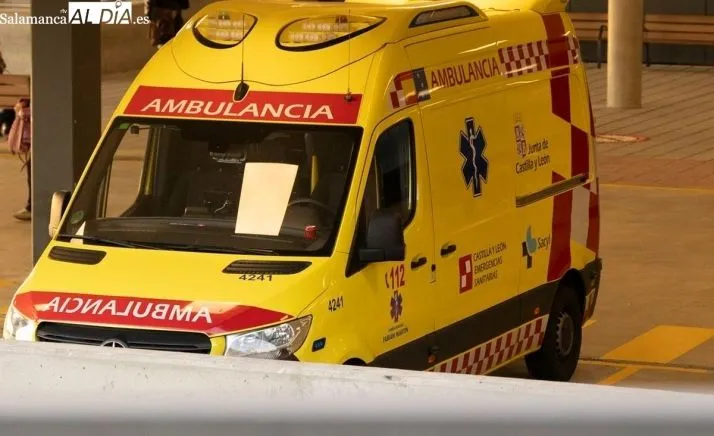 Hombre herido al caerle un escenario en Candelario