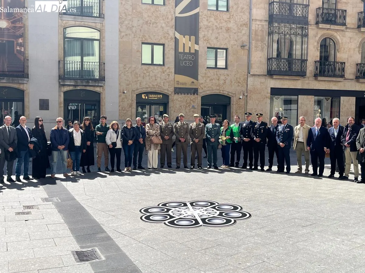 Acto de la AECC en la plaza del Liceo. Foto de Emily Rivas
