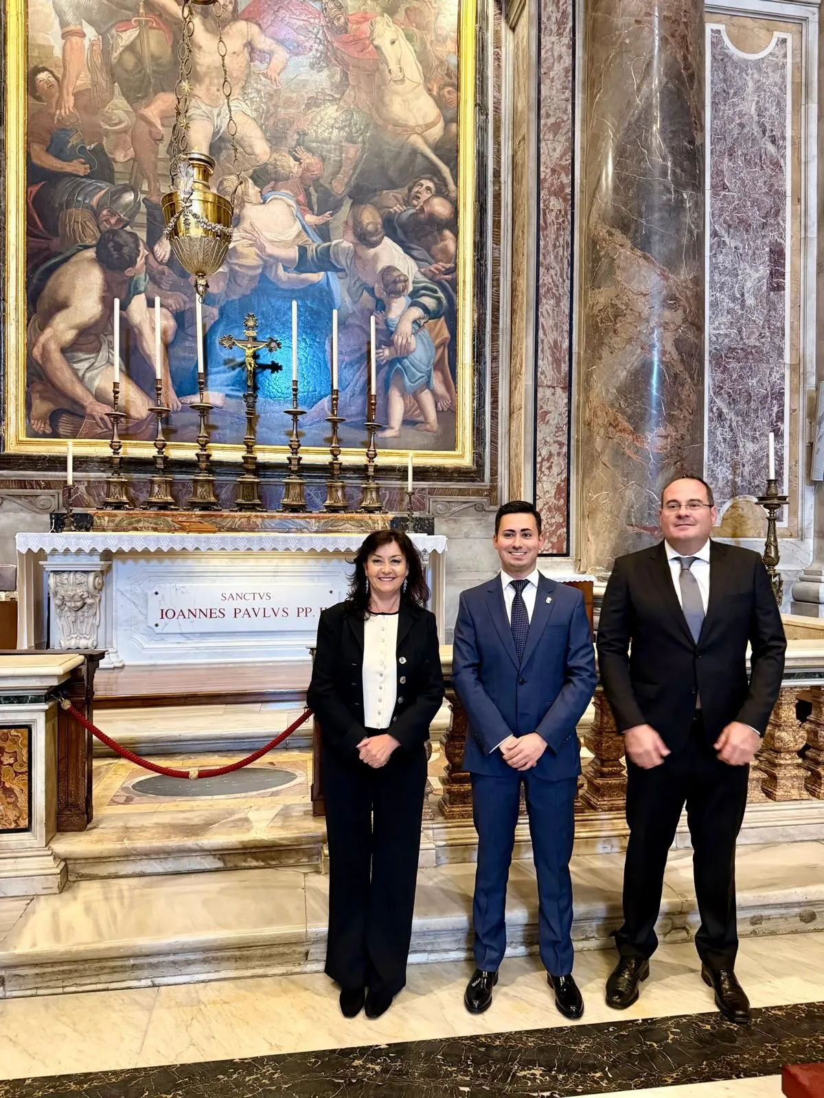 Foto 4 - El Ayuntamiento de La Vell&eacute;s participa en una audiencia con Su Santidad el Papa Le&oacute;n XIV en el Vaticano (Fotos)