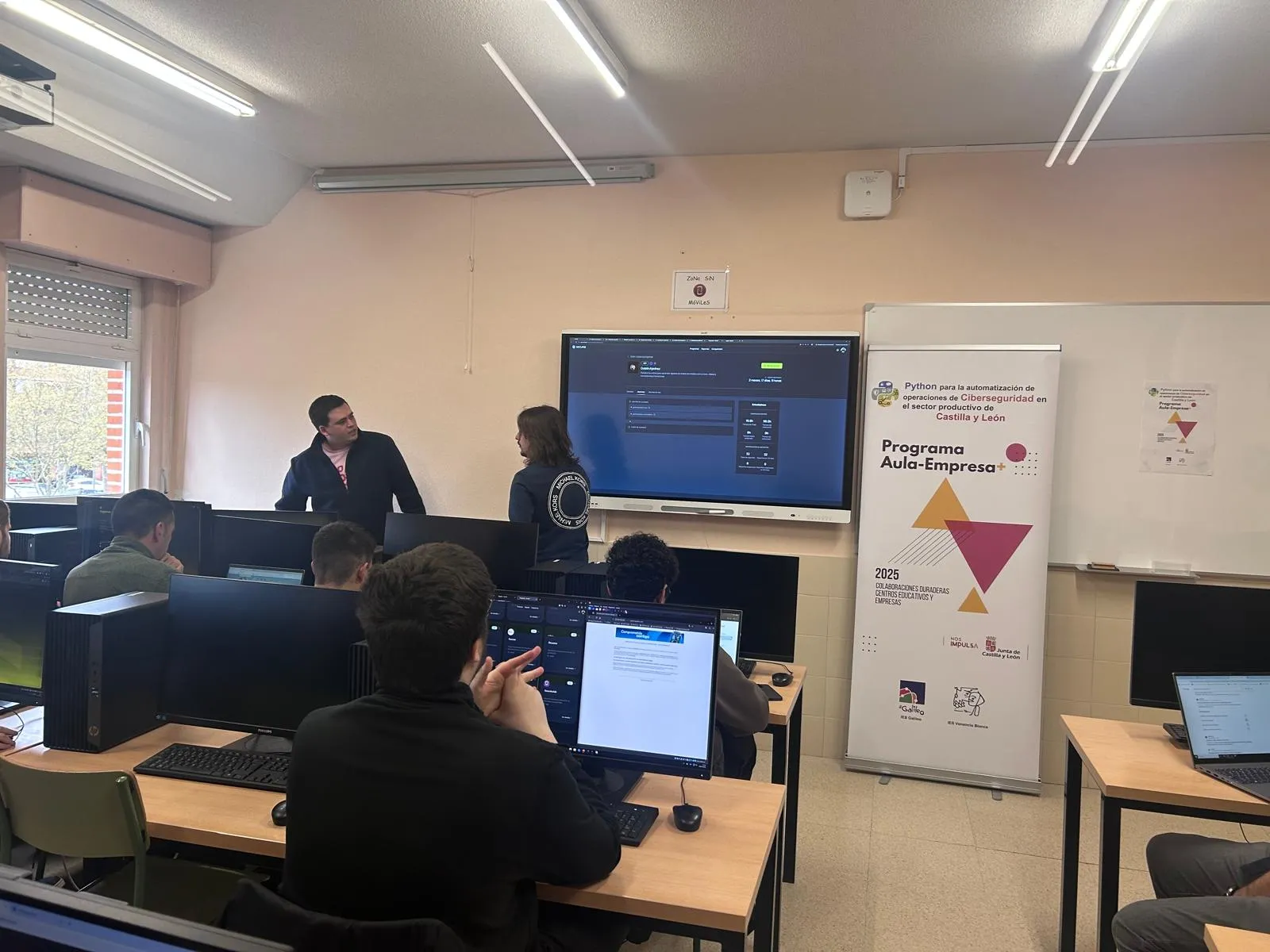 Foto 3 - Forjando el escudo digital de Castilla y Le&oacute;n: El proyecto Aula Empresa+ que une Python y Ciberseguridad en Salamanca