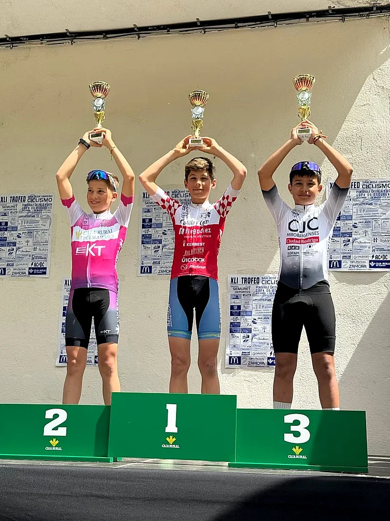 Jovencísimos ciclistas mirobrigenses participando en el trofeo de Zamora
