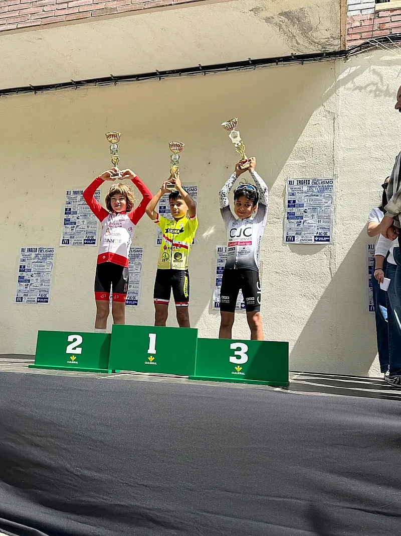 Jovencísimos ciclistas mirobrigenses participando en el trofeo de Zamora