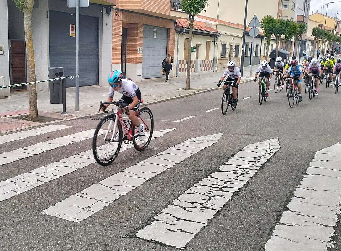 Jovencísimos ciclistas mirobrigenses participando en el trofeo de Zamora