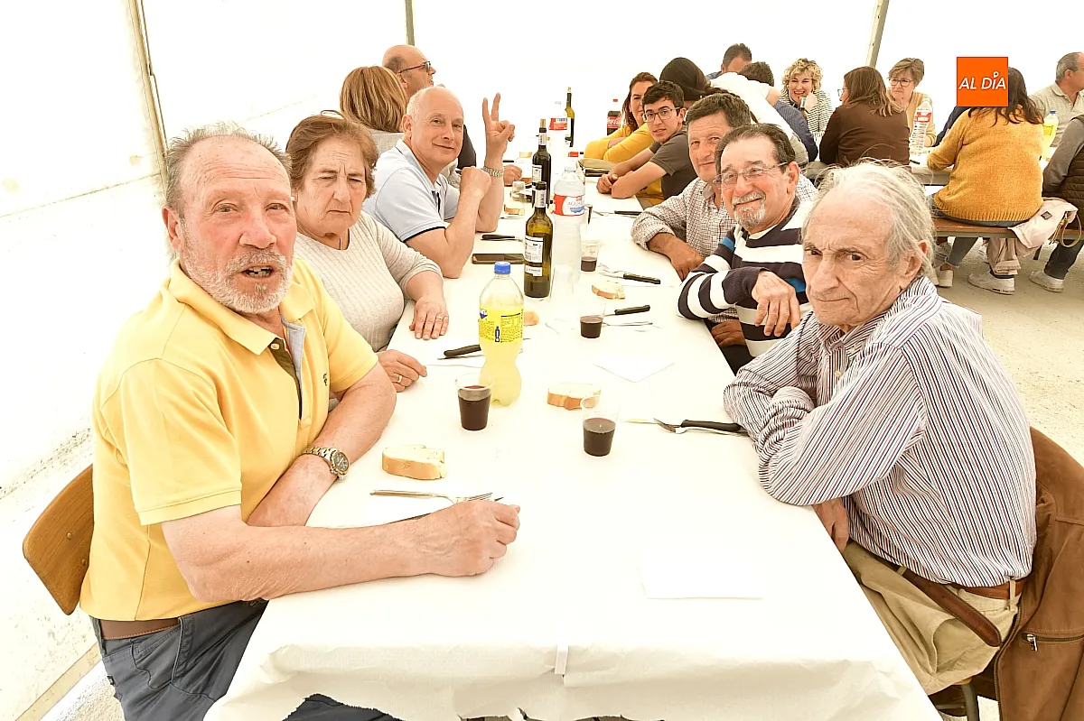 Comida popular en Ivanrey por San José Obrero