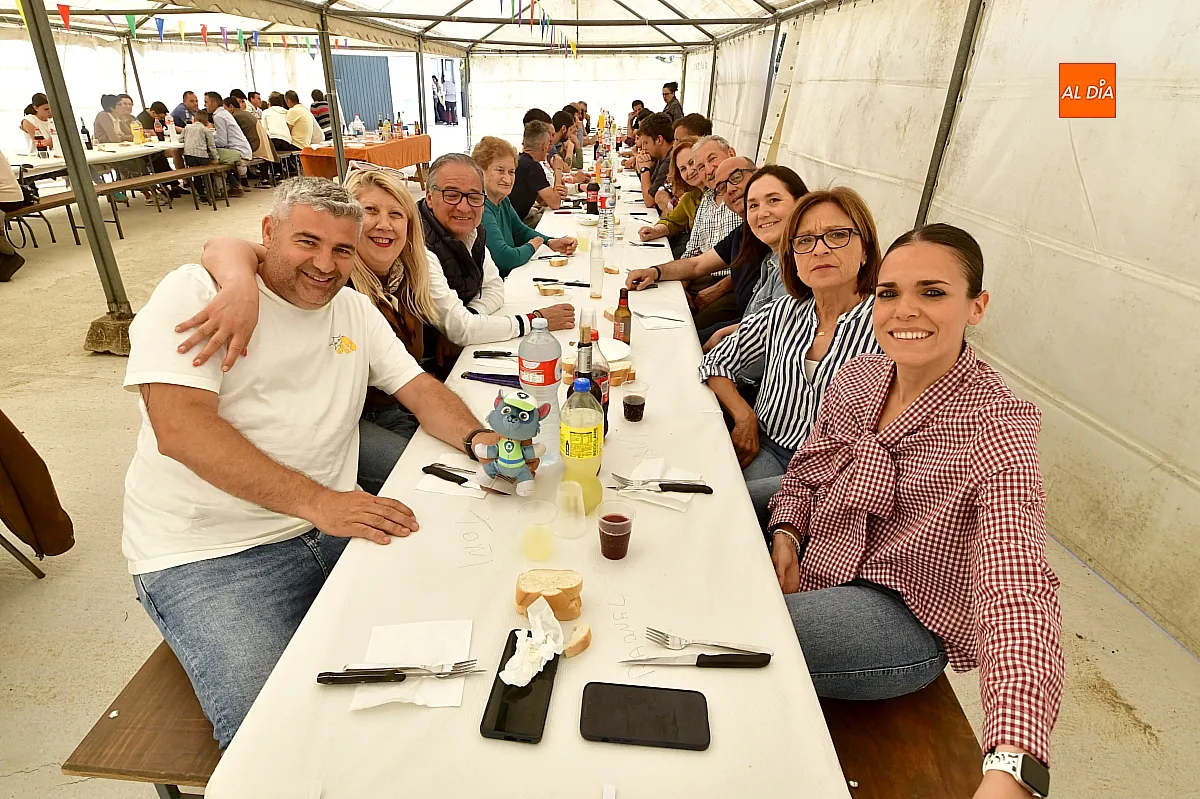 Comida popular en Ivanrey por San José Obrero