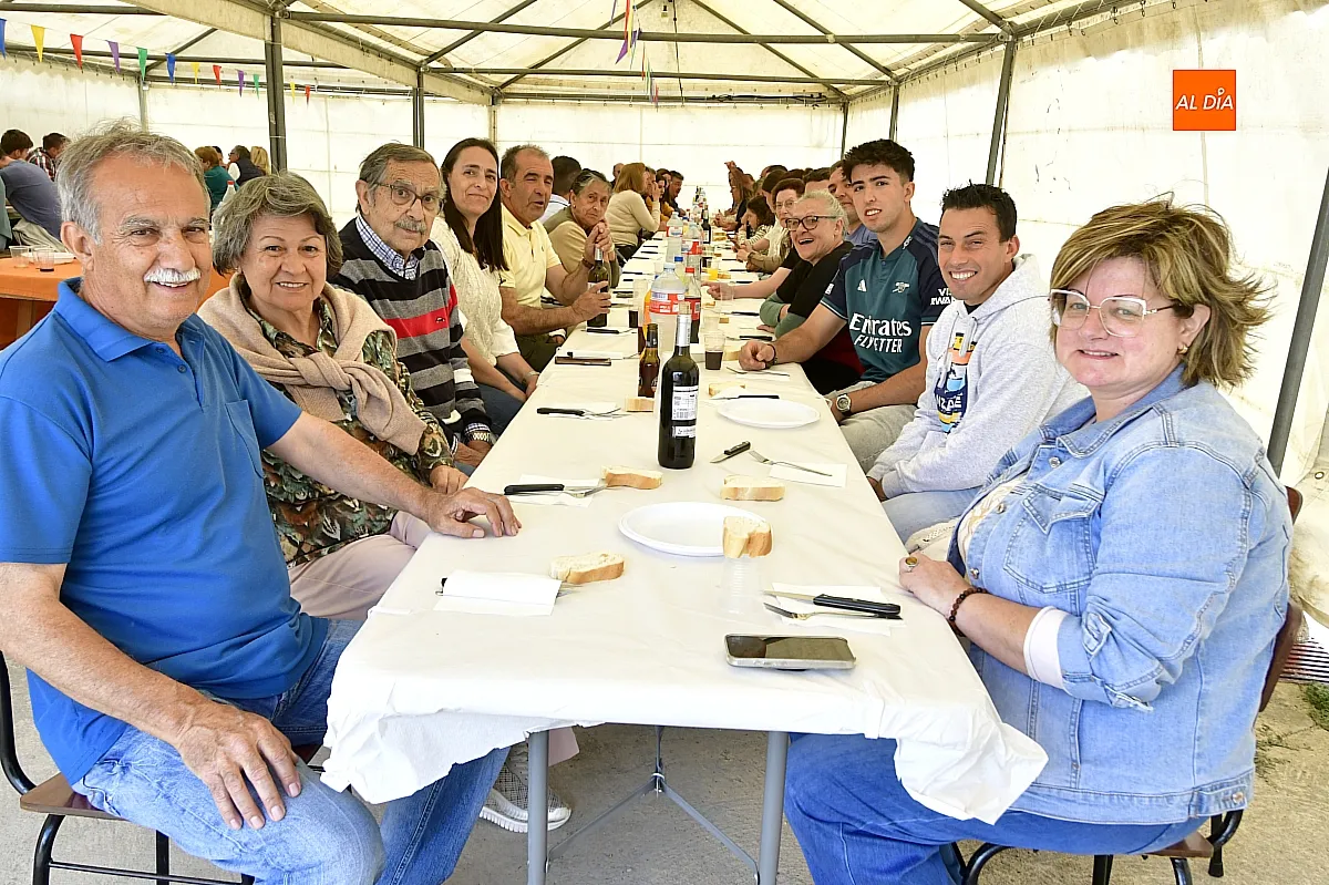 Comida popular en Ivanrey por San José Obrero