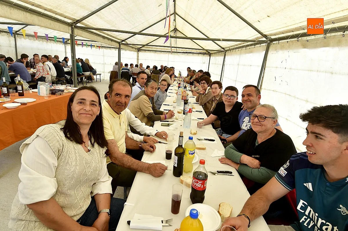 Comida popular en Ivanrey por San José Obrero
