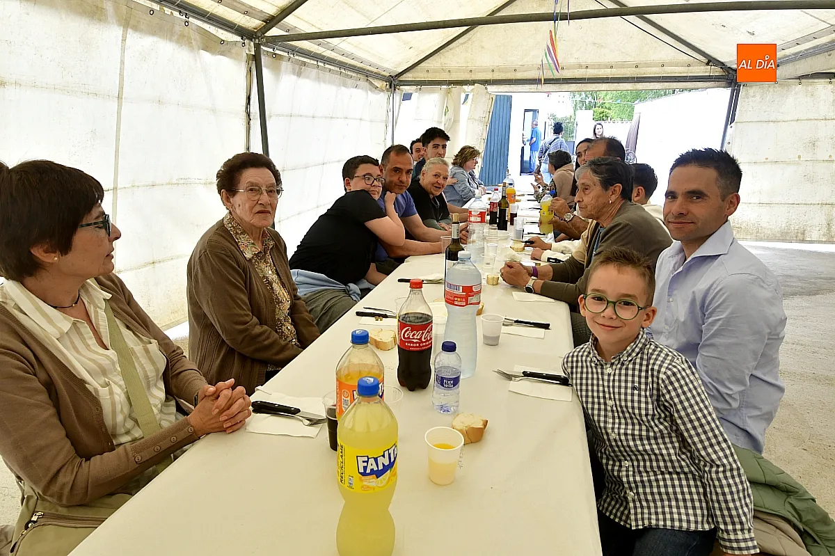 Comida popular en Ivanrey por San José Obrero