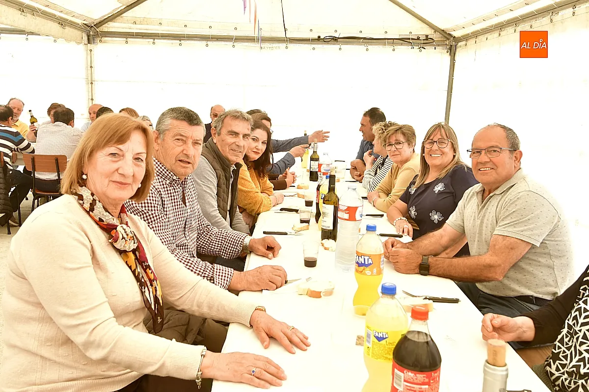 Comida popular en Ivanrey por San José Obrero