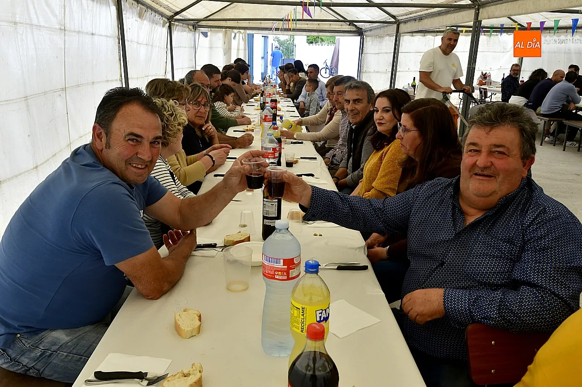 Comida popular en Ivanrey por San José Obrero
