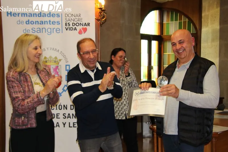 Foto 3 - Medallas a la vida: Premio al altruismo de los donantes de sangre en Alba de Tormes