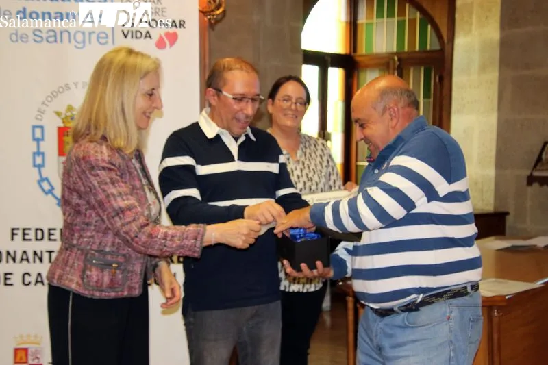 Foto 2 - Medallas a la vida: Premio al altruismo de los donantes de sangre en Alba de Tormes