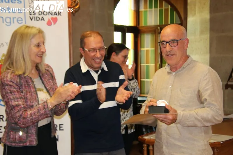 Foto 4 - Medallas a la vida: Premio al altruismo de los donantes de sangre en Alba de Tormes
