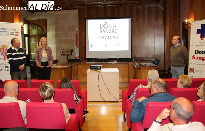 Foto 7 - Medallas a la vida: Premio al altruismo de los donantes de sangre en Alba de Tormes