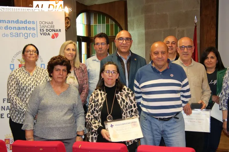 Foto 8 - Medallas a la vida: Premio al altruismo de los donantes de sangre en Alba de Tormes