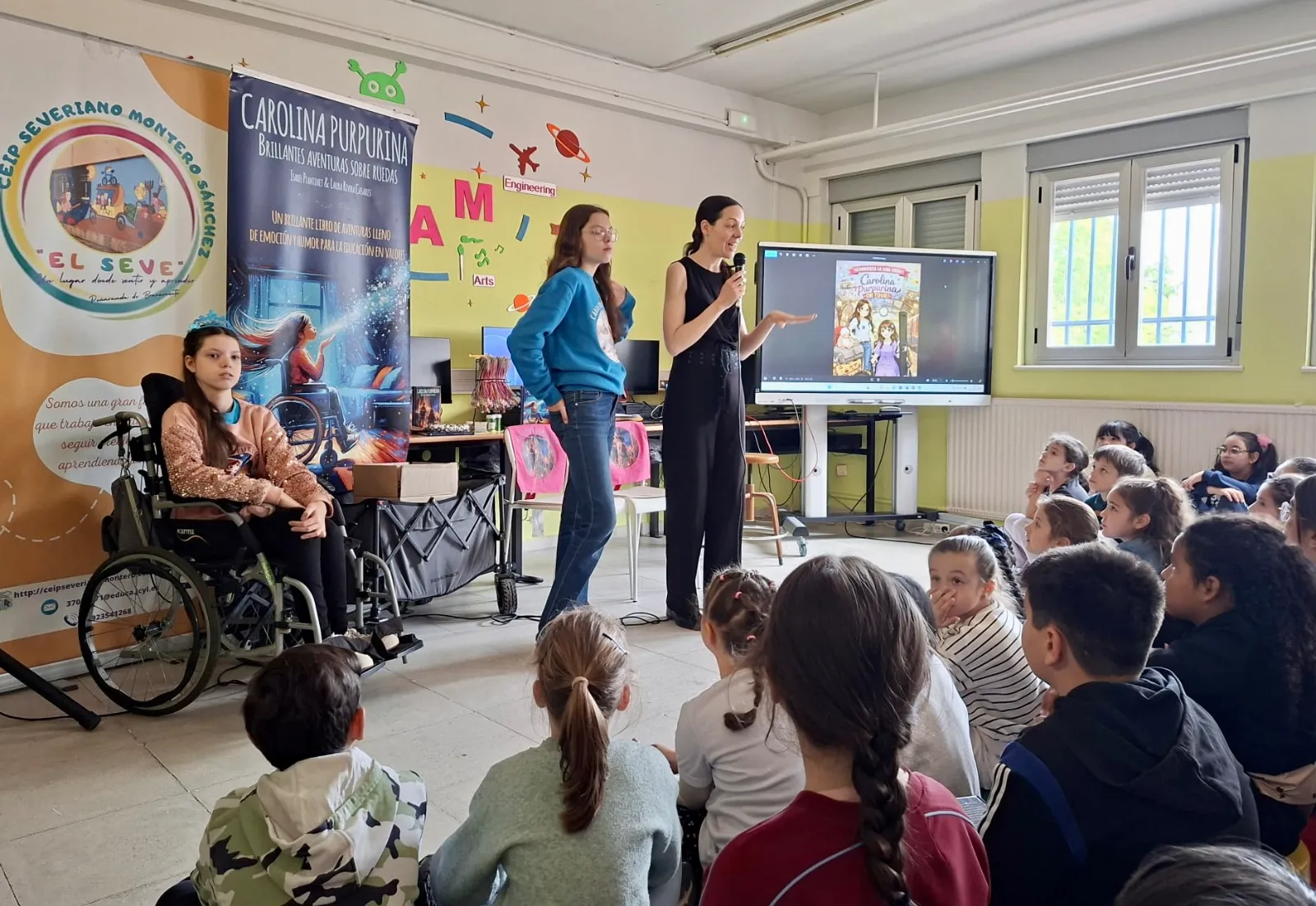 La lección de vida de Carolina Purpurina emociona a los alumnos del CEIP Severiano Montero
