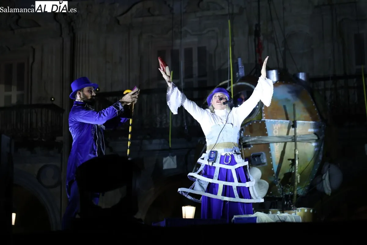 Espectacular comienzo del Fácyl con un montaje de teatro aéreo basado en el universo de Julio Verne. Foto de David Sañudo
