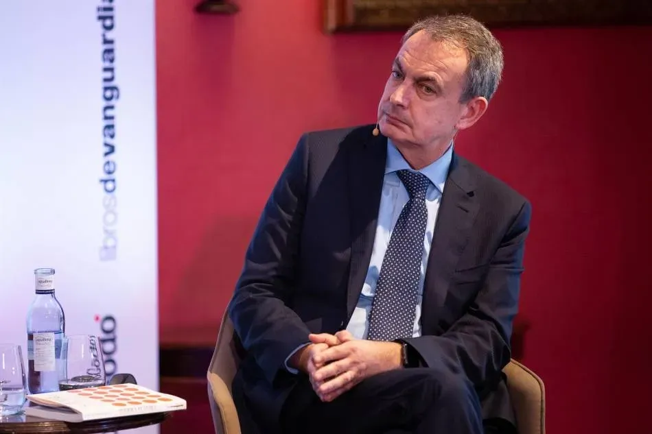 El juez salmantino imputa a Zapatero por Plus Ultra