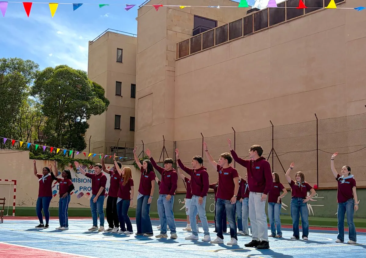 Jornadas festivas en el colegio Misioneras de la Providencia con graduación incluida