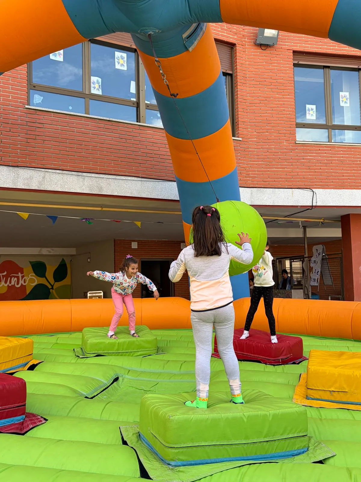 Jornadas festivas en el colegio Misioneras de la Providencia con graduación incluida