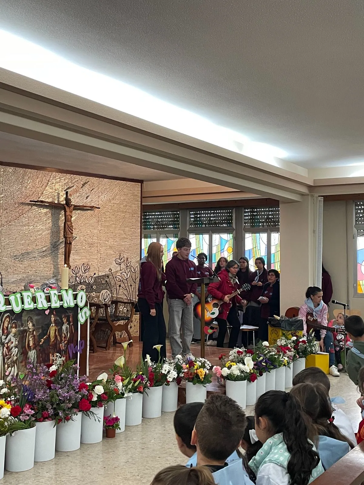 Jornadas festivas en el colegio Misioneras de la Providencia con graduación incluida