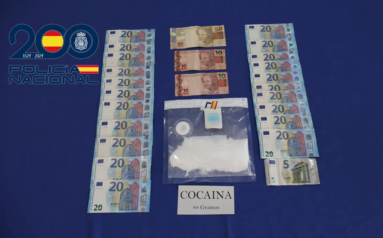 Foto 2 - Un perro de la Polic&iacute;a Local de Salamanca destapa un alijo de m&aacute;s de 5.000 euros en coca&iacute;na oculto en una maleta
