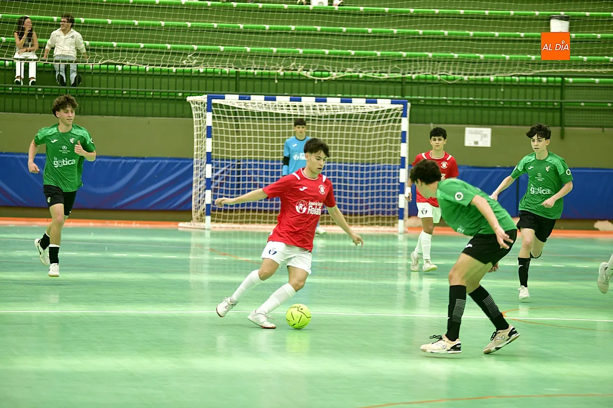 Foto 11 - El III Columnas regional juvenil se impone ante el Inter Sala B 