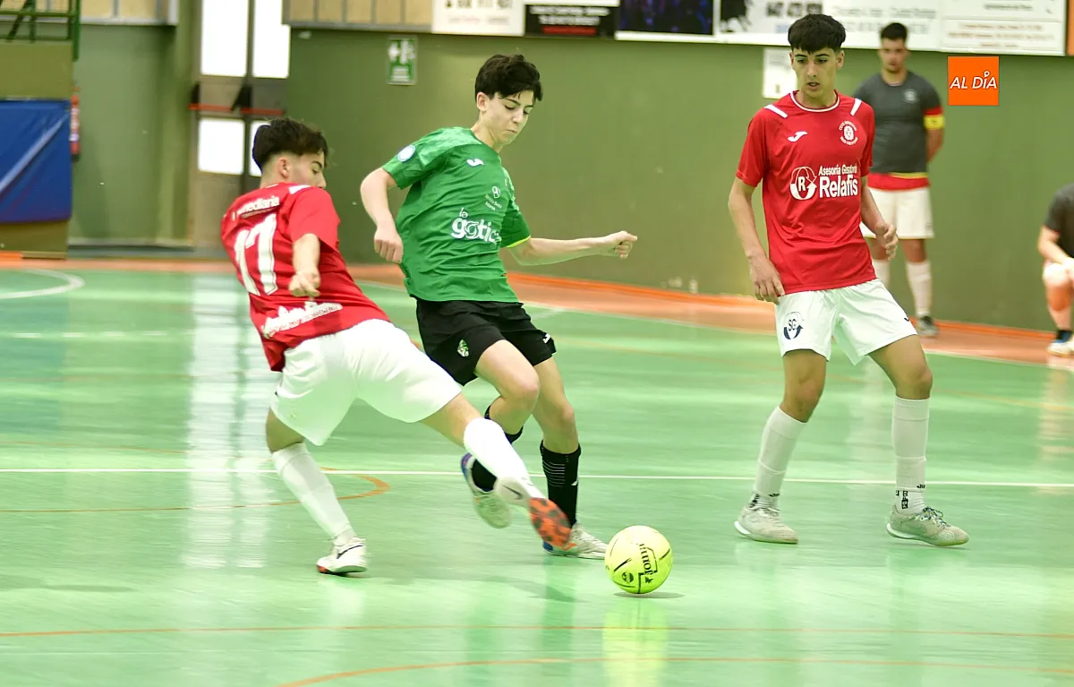Foto 12 - El III Columnas regional juvenil se impone ante el Inter Sala B 