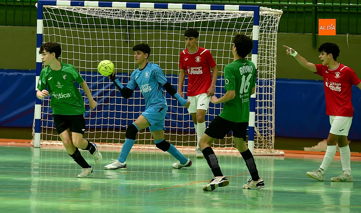 Foto 18 - El III Columnas regional juvenil se impone ante el Inter Sala B 