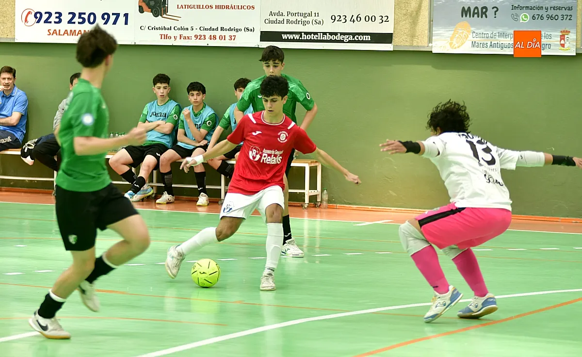 Foto 4 - El III Columnas regional juvenil se impone ante el Inter Sala B 