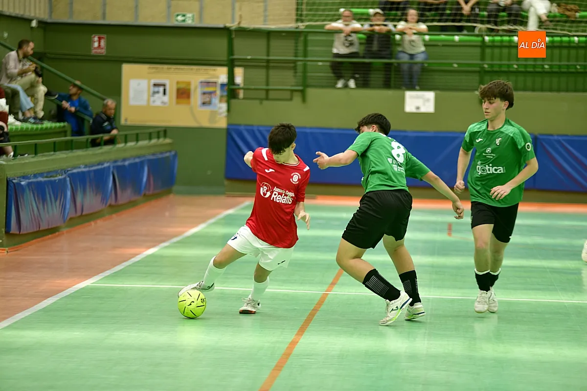 Foto 7 - El III Columnas regional juvenil se impone ante el Inter Sala B 