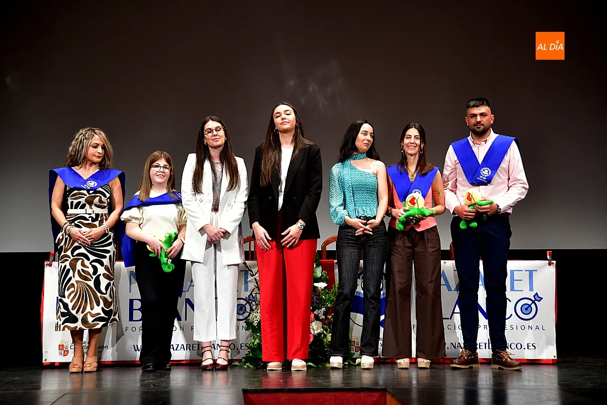 Foto 6 - El Centro F.P. Nazaret Blanco grad&uacute;a a su quinta promoci&oacute;n