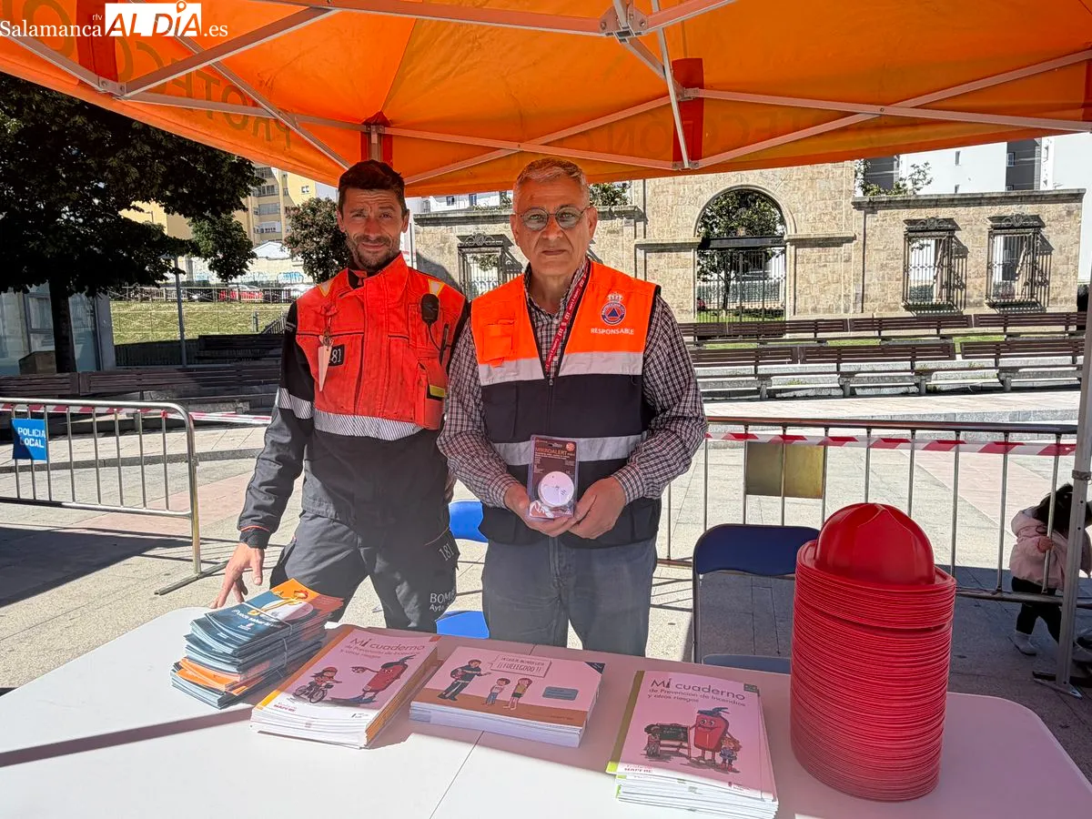 Actividades en la plaza de la Concordia de Salmaanca con motivo de la XII Semana de la Prevención de Incendios. Fotos: Vanesa Martins