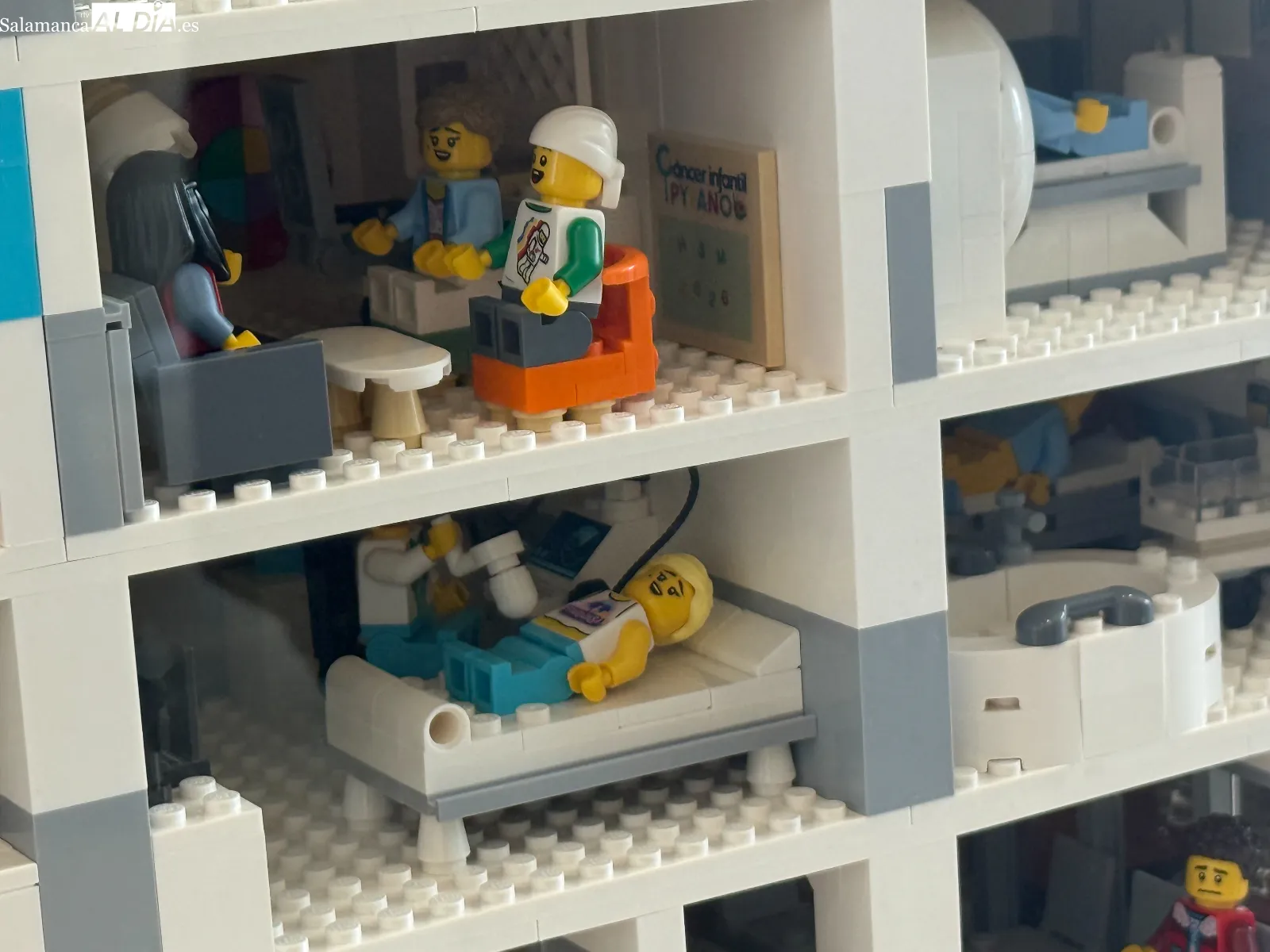 Una maqueta de Lego recrea el Hospital de Salamanca | FOTOS: Vanesa Martins  