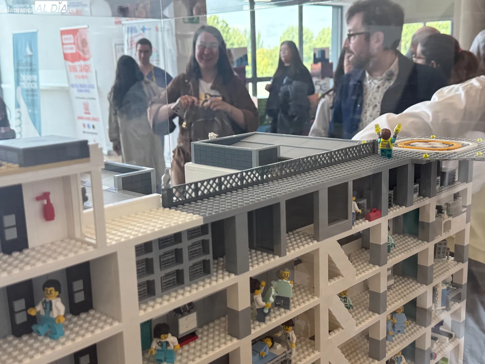 Una maqueta de Lego recrea el Hospital de Salamanca | FOTOS: Vanesa Martins  