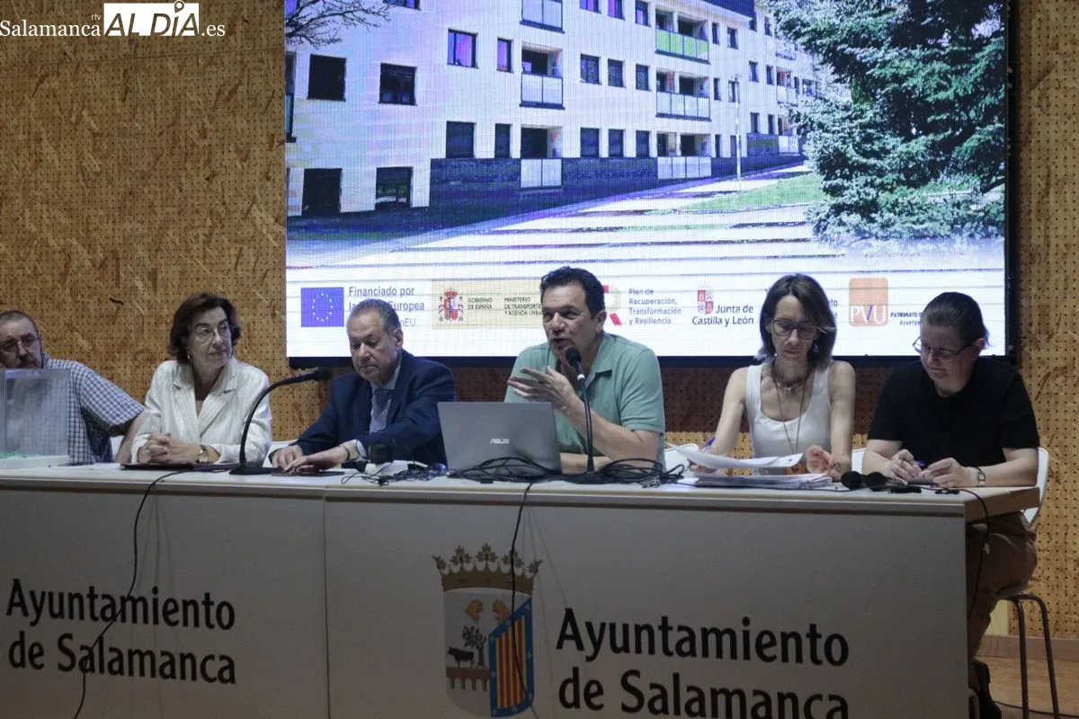 Sorteo del orden de prioridad de las 55 viviendas protegidas de alquiler en Pizarrales. Fotos: Emily Rivas