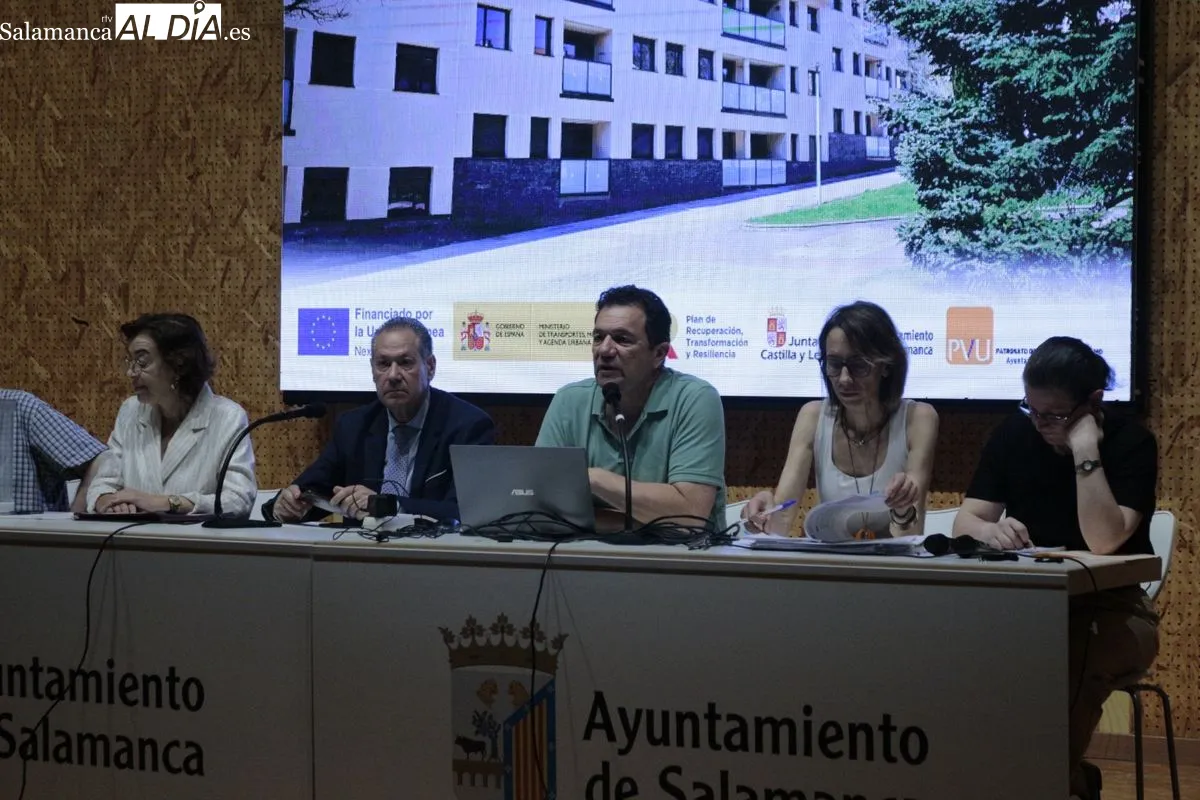 Sorteo del orden de prioridad de las 55 viviendas protegidas de alquiler en Pizarrales. Fotos: Emily Rivas