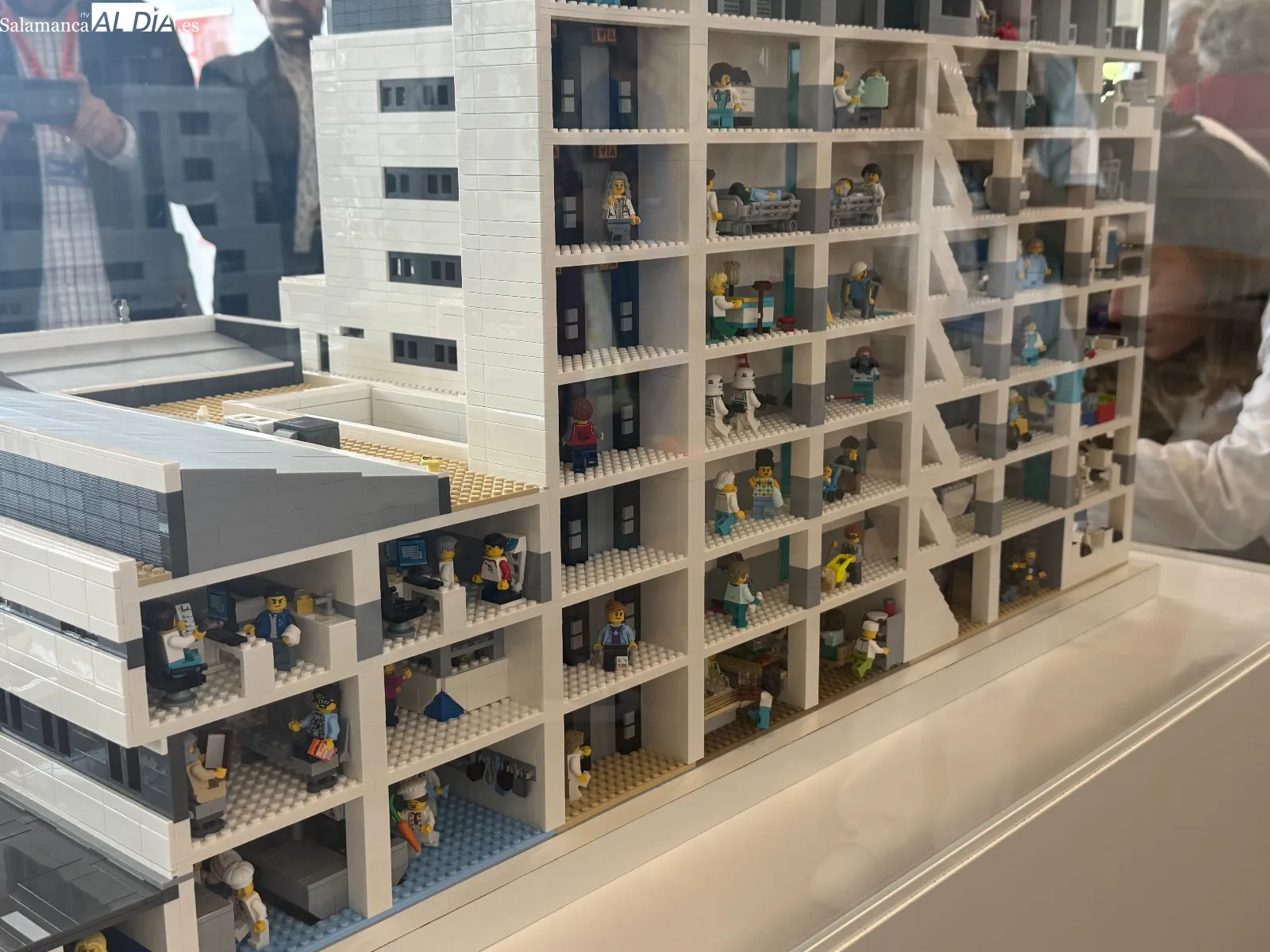 Una maqueta de Lego recrea el Hospital de Salamanca | FOTOS: Vanesa Martins  