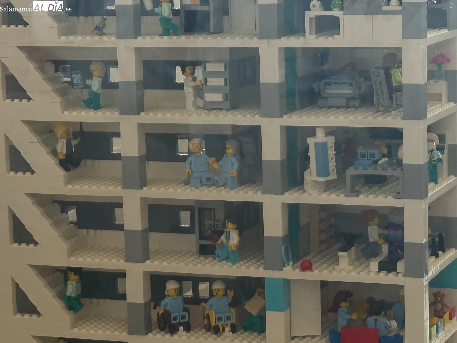 Una maqueta de Lego recrea el Hospital de Salamanca | FOTOS: Vanesa Martins  
