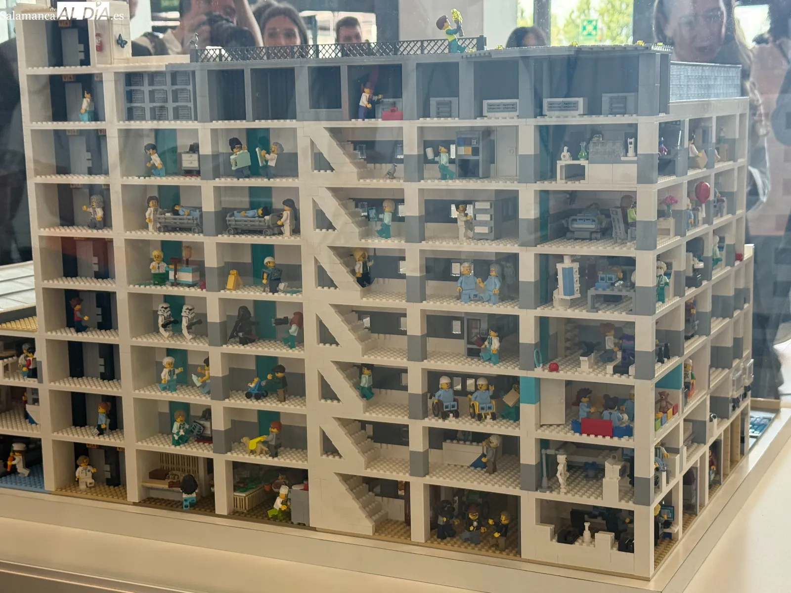 Una maqueta de Lego recrea el Hospital de Salamanca | FOTOS: Vanesa Martins  