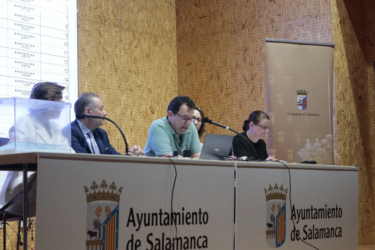 Sorteo del orden de prioridad de las 55 viviendas protegidas de alquiler en Pizarrales. Fotos: Emily Rivas