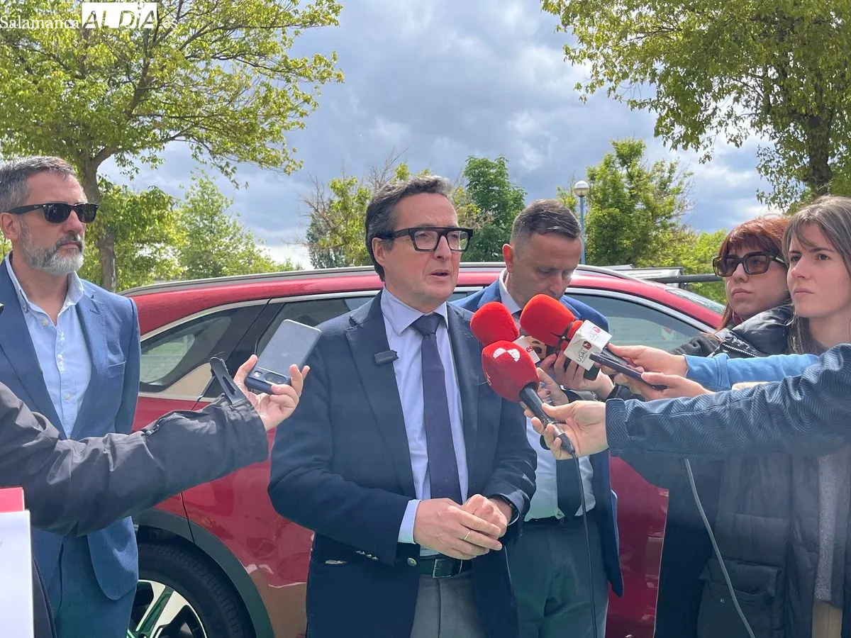 Nuevos puntos de recarga para coches eléctricos en la USAL. Foto de Emily Rivas