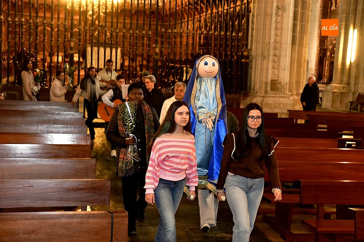 Foto 7 - La Catedral  renueva su tradici&oacute;n mariana con la Ofrenda Floral a la Virgen de los Ni&ntilde;os